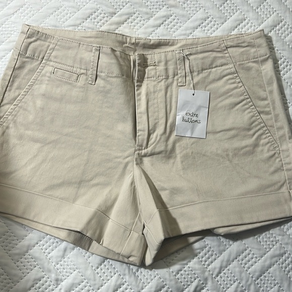 Victoria’s Secret khaki short size 4 - Picture 1 of 3